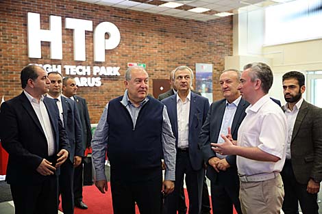 Виртуальная таблица Менделеева и электронный паспорт легких - Президент Армении оценил разработки ПВТ