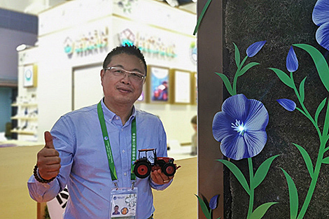 Китайский представитель на CIIE в Шанхае: белорусские тракторы МТЗ стали мировым брендом качества