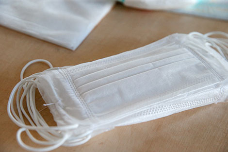 Легкая промышленность до конца недели должна выйти на выпуск до 1 млн масок в сутки