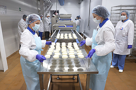 Крутой о новом производстве в Вилейке: продукт не уступает ни российским, ни французским аналогам