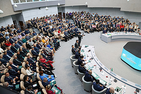 Инвестиции, рабочие места и международное сотрудничество. Какие документы подписали на форуме в Гомеле