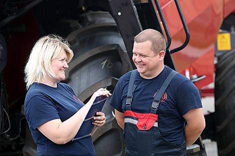 Партия новых газомоторных комбайнов включится в уборочную кампанию в Гомельской области