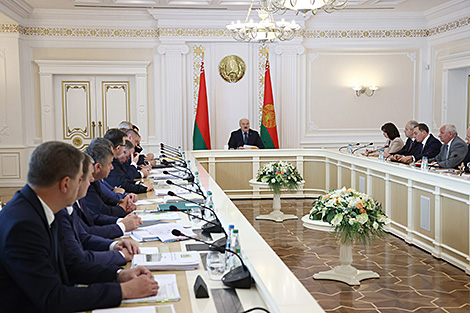 Лукашенко о складских запасах: надо идти в другие страны, нельзя сидеть на одном-двух рынках