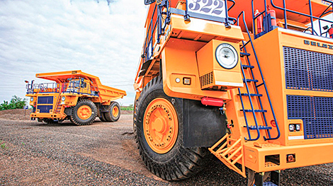 БЕЛАЗ поставил три 130-тонных самосвала на Центральный ГОК в Украину