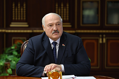 Лукашенко сравнил включение денежного печатного станка с самоубийством и заявил, что таких планов нет