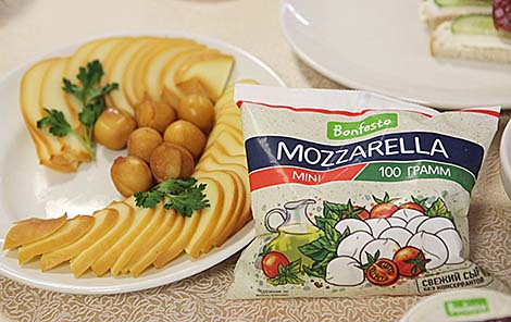 Туровский молочный комбинат начал поставки сыров в Японию