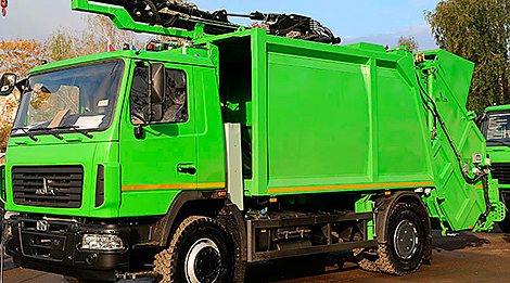 Мусоровоз с краном-манипулятором презентовали в Могилеве