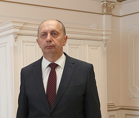 МТЗ должен зарабатывать деньги, а не просить - Вовк