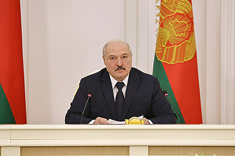 Лукашенко выступил за введение в Беларуси самых жестких мер за неуплату налогов