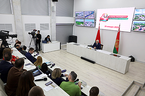 Лукашенко: Беларусь успешно заменяет сотрудничество с Западом на Восток