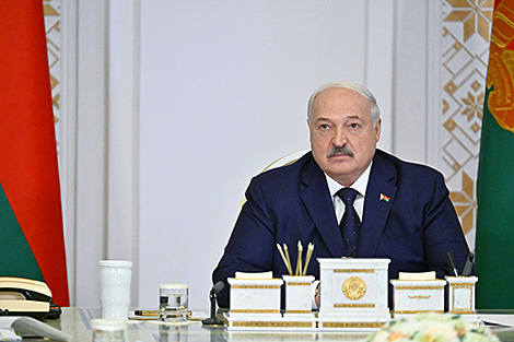 Лукашенко поручил разобраться с бестолковой цифровизацией в торговле