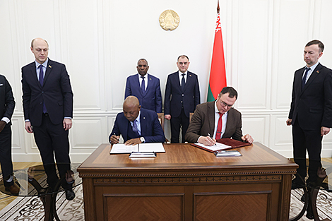 Беларусь подписала соглашение о поставках продукции в Танзанию