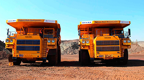 Два именных 240-тонных самосвала БЕЛАЗ начали работать в Курской области