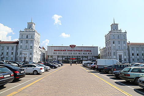 Лукашенко абсолютно уверен в перспективах развития МТЗ: на продукцию завода огромный спрос в мире
