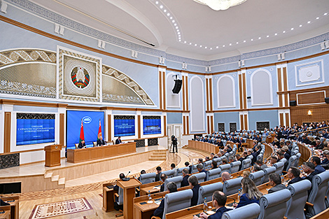 Лукашенко заявил об ускоренной девалютизации белорусской экономики