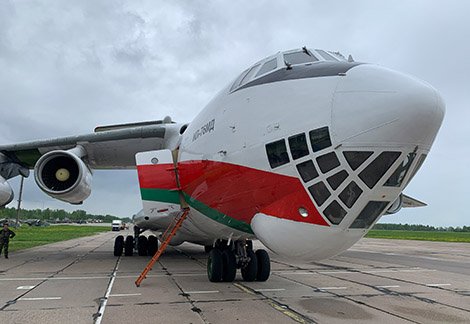 Военные доставили из Китая в Беларусь 1,5 млн доз вакцины против COVID-19