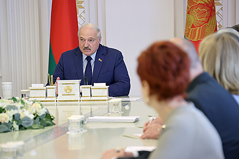 Лукашенко: лучшие зарубежные образцы надо тащить сюда