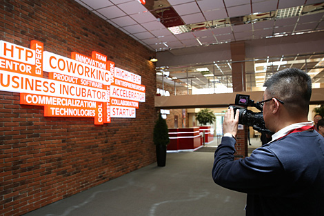 Почти 500 иностранцев устроились на работу в ПВТ с начала действия декрета о цифровой экономике