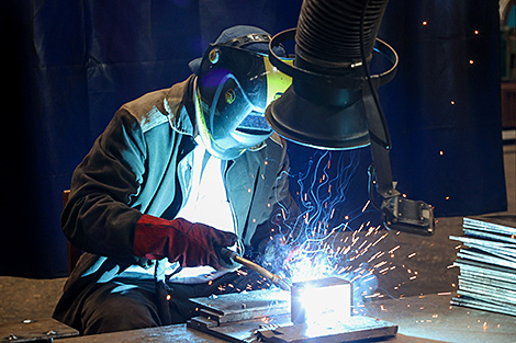 Более 70% белорусов негативно относятся к введению против Беларуси санкций