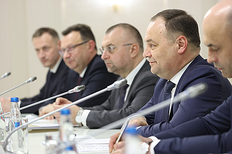 Беларусь намерена нарастить поставки оборудования и продовольствия в Санкт-Петербург