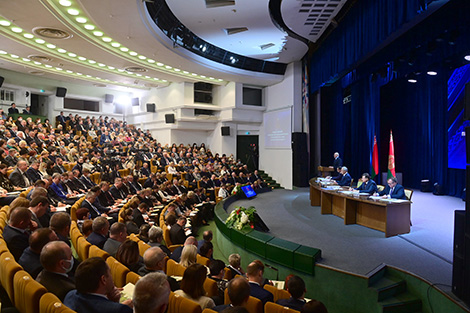 Лукашенко: необоснованный рост цен, особенно на социально значимые товары, недопустим