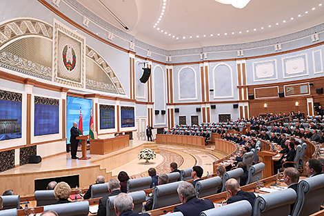 Почему Лукашенко решил развивать цифровую экономику и объявил курс на IT-страну в 2017-м