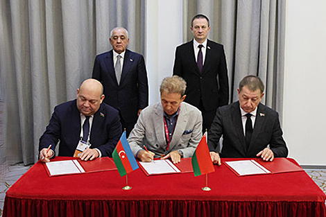 Новый контракт на поставку белорусской коммунальной и пожарной техники в Азербайджан заключили в Минске