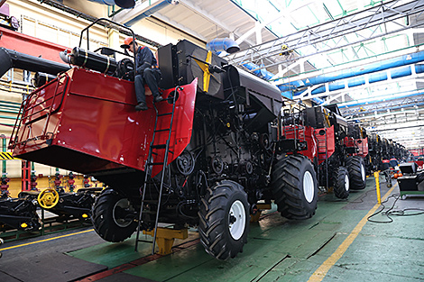 Головченко: возможность перевалки леса и товаров машиностроения через российские порты рассматривается