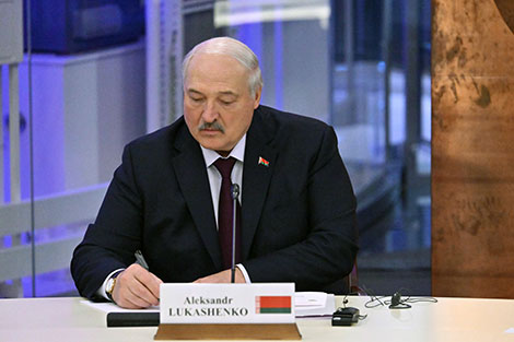 Лукашенко просит 