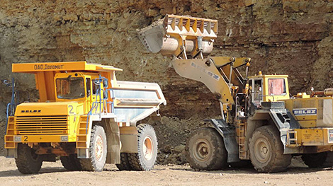 БЕЛАЗ отправит партию из восьми карьерных самосвалов 