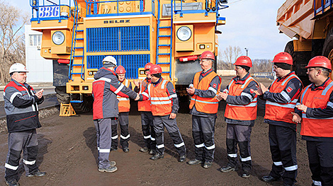Два 130-тонных БЕЛАЗа приступили к работе на Глееватском карьере в Украине