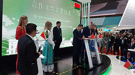 Документы на $85 млн подписали представители Гомельской области на выставке импорта в Шанхае