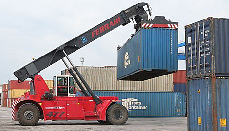Беларусь планирует наращивать перевозки грузов через латвийские порты