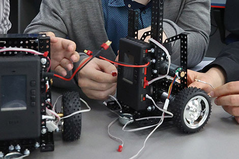Лазеры, роботы и гель для микросхем. Какие разработки представил ГКНТ на выставке 