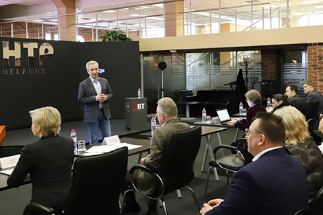 Завтра будут нужны профессии, которых сегодня еще нет: ПВТ и профсоюзы обсудили будущее рынка труда