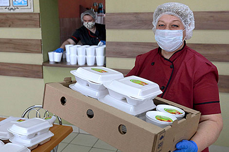 Бесплатные обеды для медиков готовит агрокомбинат 