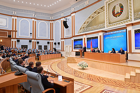 Лукашенко: нас хотят представить мировыми изгоями, но основные планетарные рынки нас поддерживают