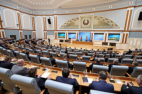 Лукашенко поручил развивать в России мультибрендовые центры и делать упор на сервисное обслуживание