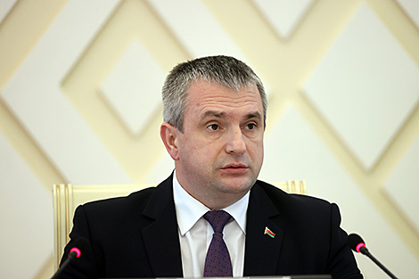 Комбайны, нефть и фарфор. Крупко о промышленном потенциале Гомельской области
