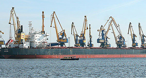Беларусь обсуждает возможность поставок калийных удобрений через латвийские порты