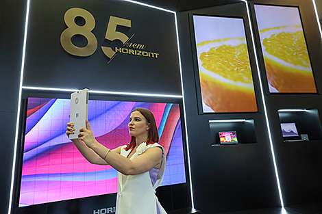 Новый ноутбук каждый год и телевизор размером с авто. Гендиректор 