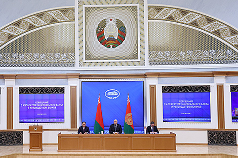 Лукашенко: необходимо активнее внедрять цифровые банковские технологии при проведении платежей