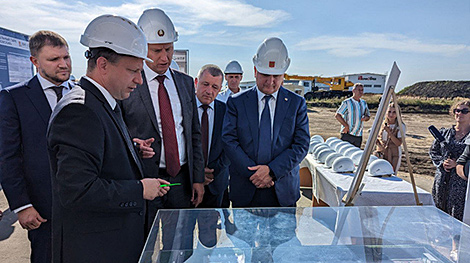 Кооперация в микроэлектронике, АПК, строительство: о чем договорились Крутой и губернатор Воронежской области