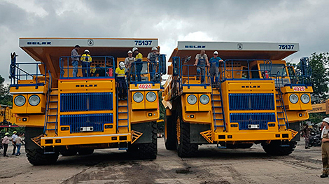 Первые 136-тонные БЕЛАЗы отправились в индийский угольный карьер Gevra