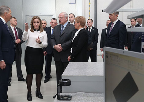 Лукашенко: одной ногой уже вступили в финансовый кризис, теперь пытаемся вернуть ее назад