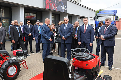 МТЗ поставит не менее 50 единиц техники на Кубу в этом году
