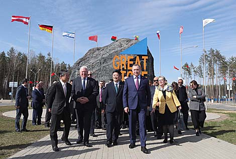 Главы зарубежных дипмиссий ознакомились с потенциалом индустриального парка 