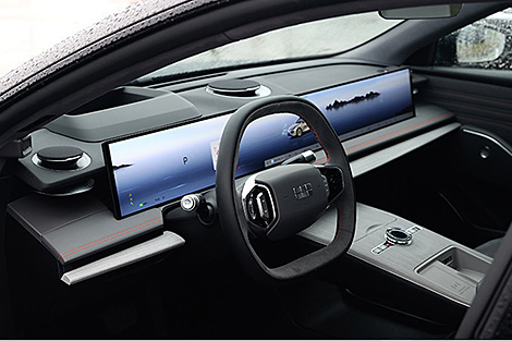 Лукашенко ставит задачу нарастить выпуск электротранспорта и освоить всю линейку дизельных моторов