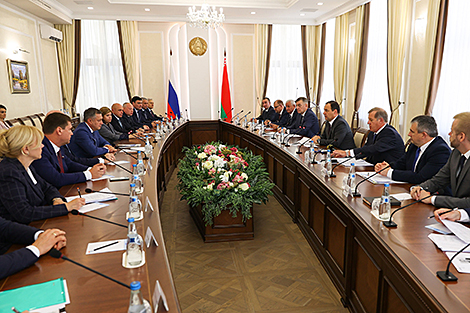 Беларусь готова участвовать в тендерах на поставки техники в Иркутскую область - Головченко