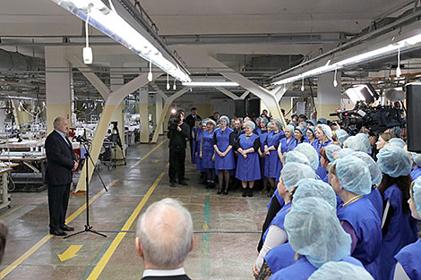 Лукашенко: в течение месяца мировая экономика заработает, в том числе и у наших соседей